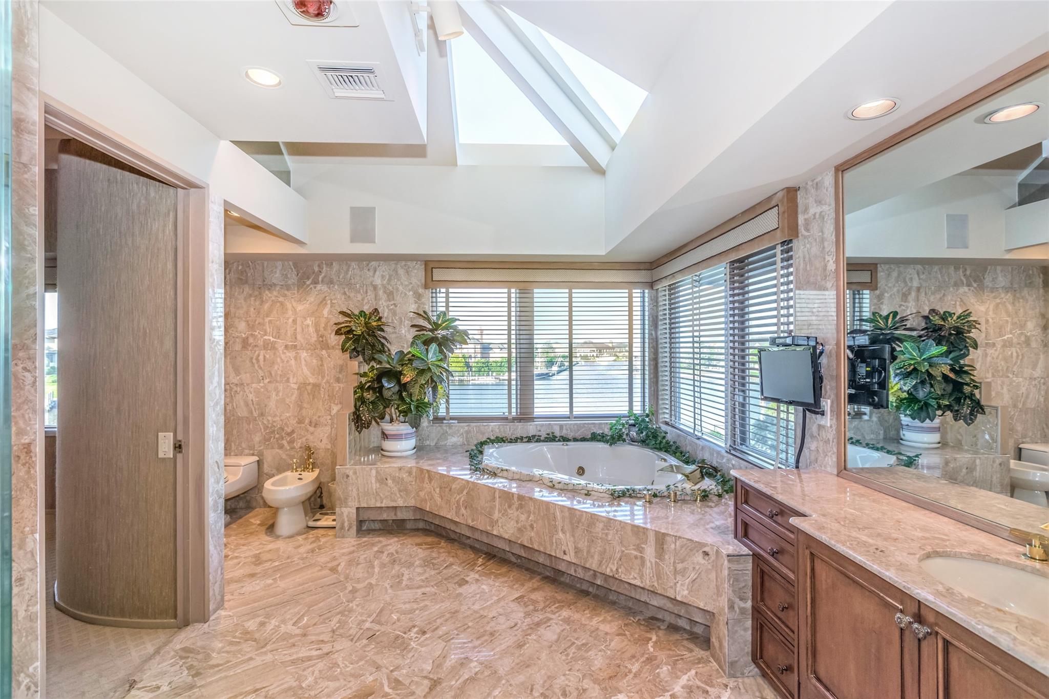 #20 photo, 136 The Helm, East Islip , NY 11730