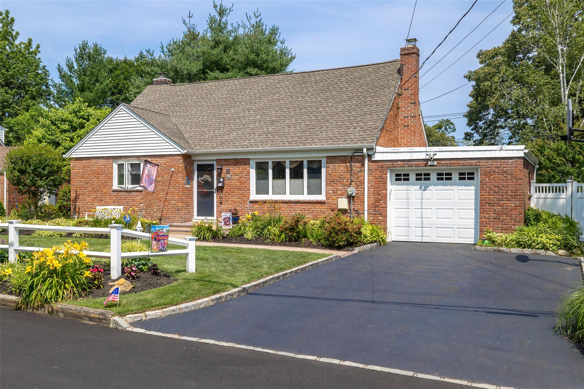 #1 photo, 47 Monaton Drive, سوفولك Huntington Station , NY 11746