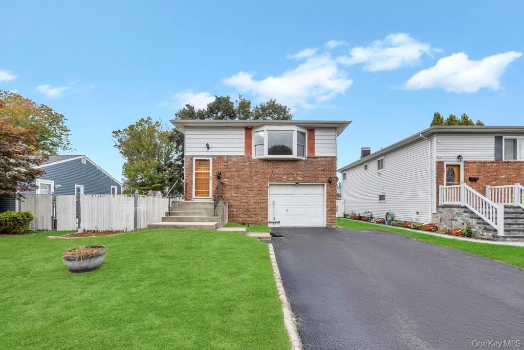 #1 photo, 833 Bermuda Road, West Babylon , NY 11704