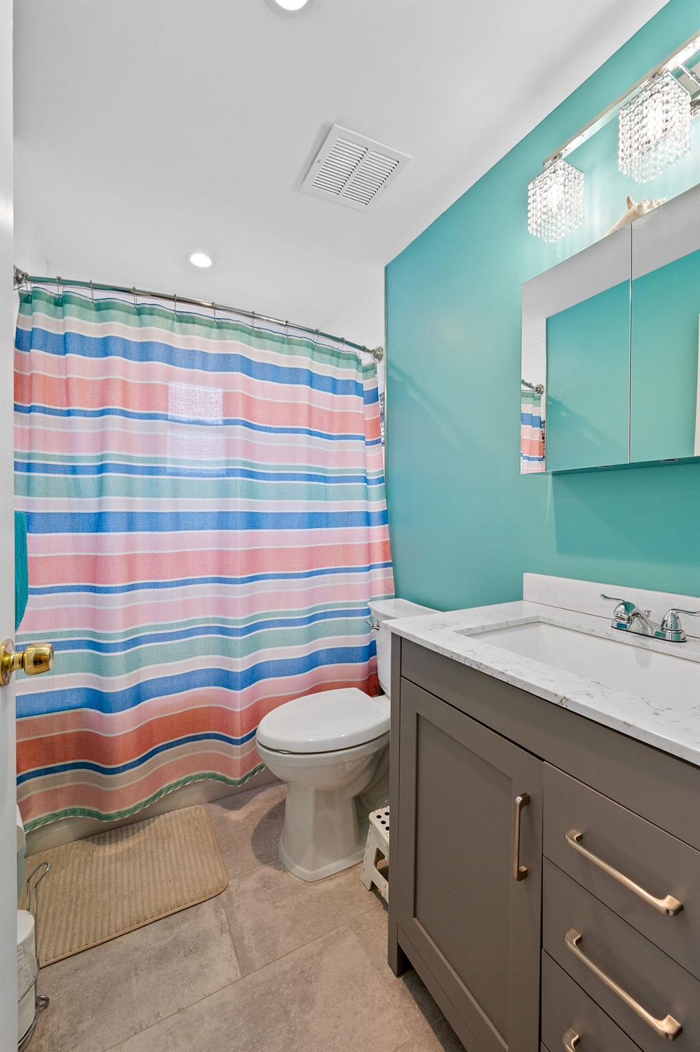 #18 photo, 10 Airway Drive, ناسو Bellmore , NY 11710