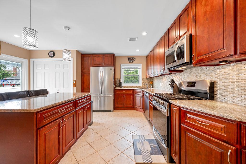 #3 photo, 10 Airway Drive, ناسو Bellmore , NY 11710