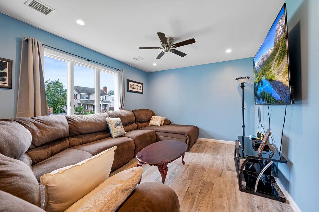 #7 photo, 10 Airway Drive, ناسو Bellmore , NY 11710