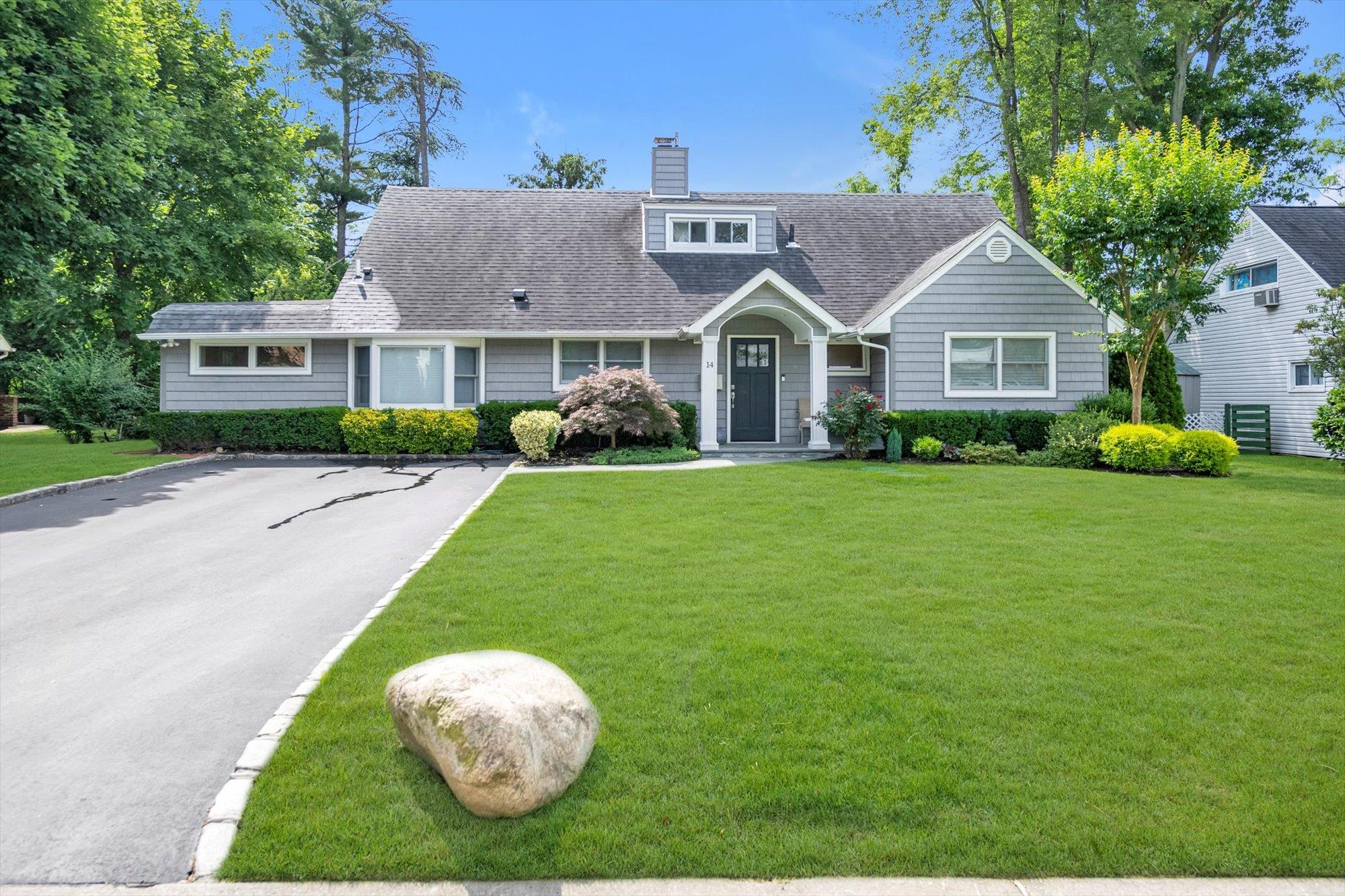 #1 photo, 14 Ridge Drive, Roslyn , NY 11576