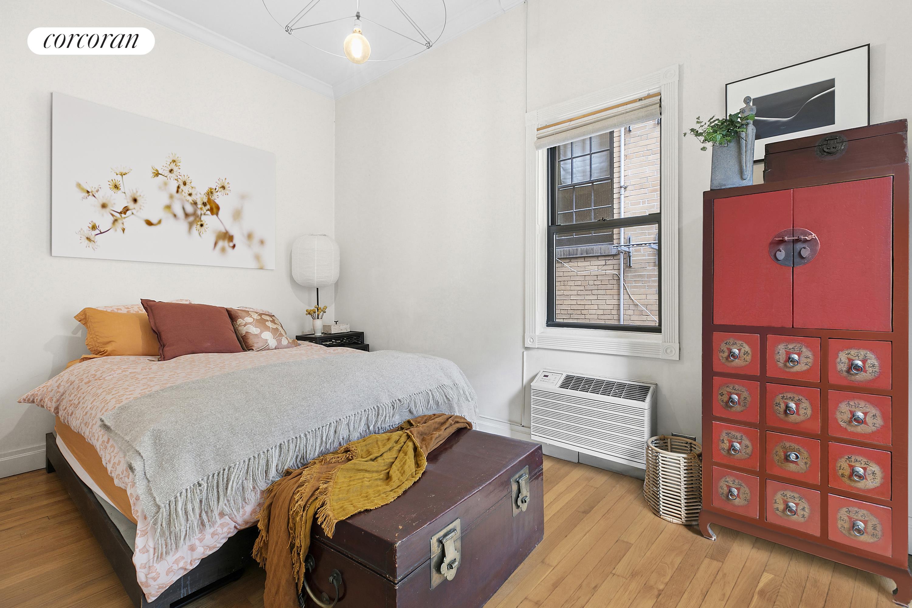 #4 photo, 48 GRAMERCY Park N, Gramercy Park , NY 10010