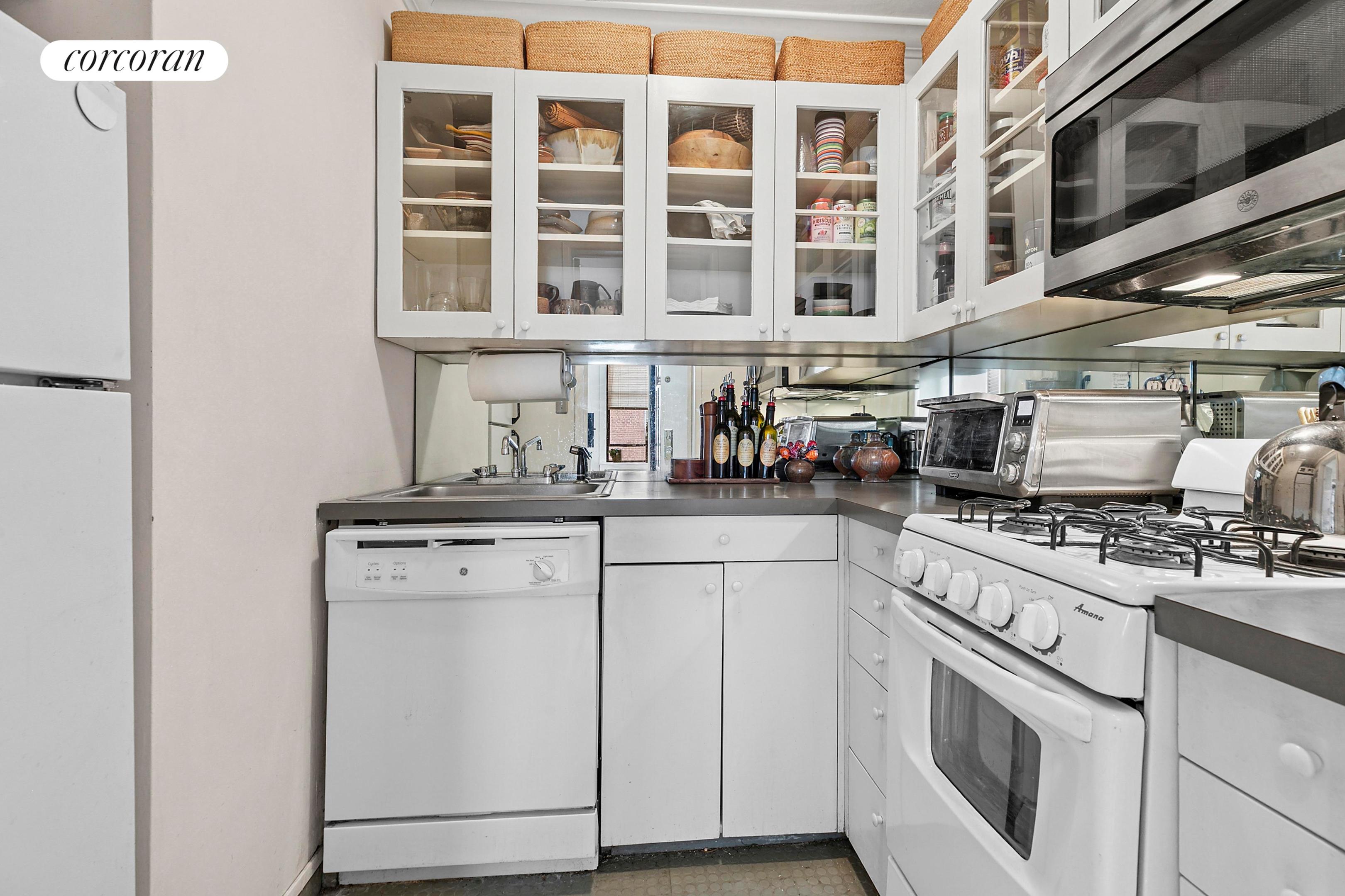 #6 photo, 48 GRAMERCY Park N, Gramercy Park , NY 10010