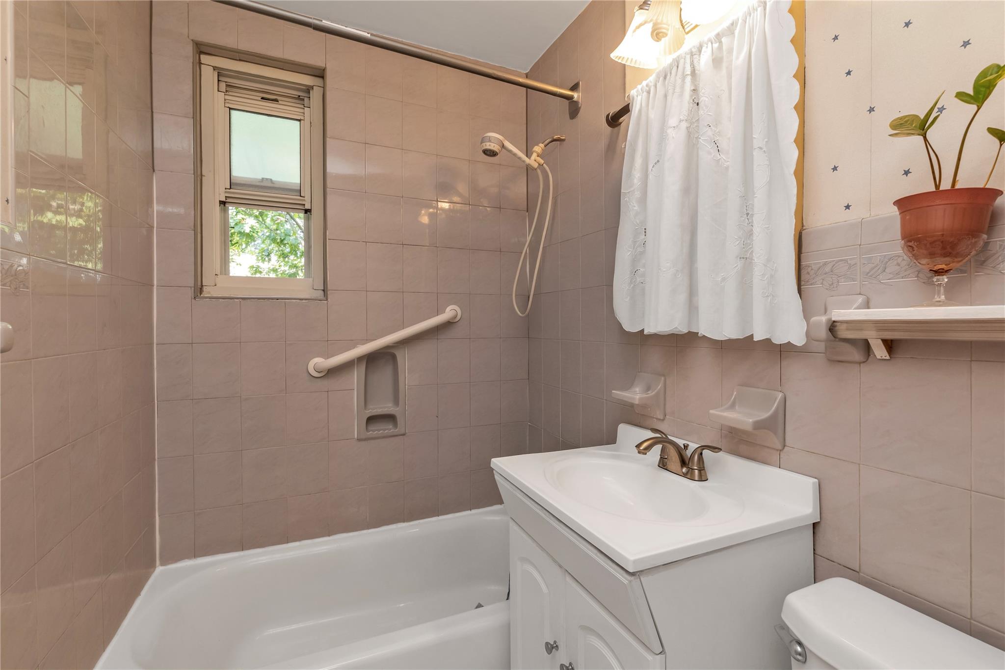 #10 photo, 60-58 251st Street, クイーンズ区 Little Neck , NY 11362