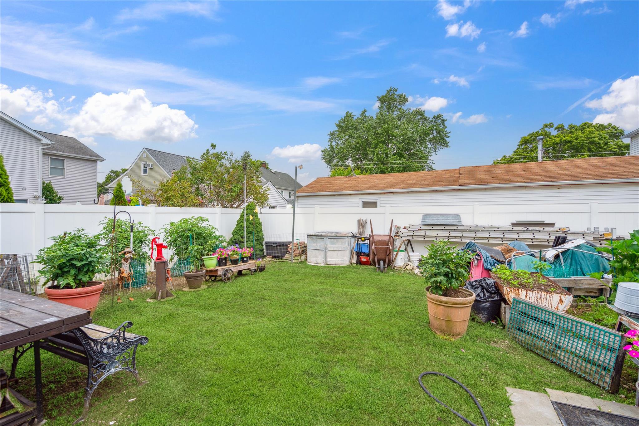 #18 photo, 2500 Mermaid Avenue, Wantagh , NY 11793