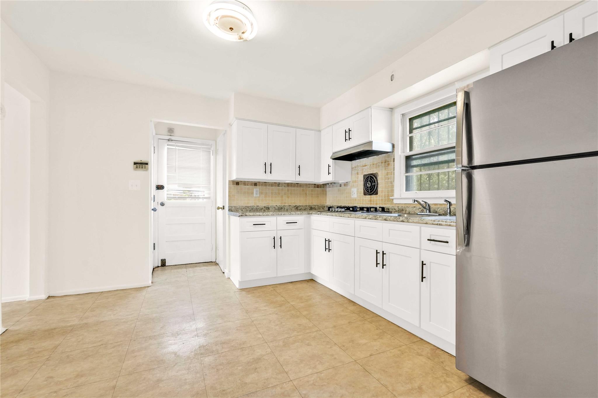 #18 photo, 140-03 poplar, Flushing , NY 11355