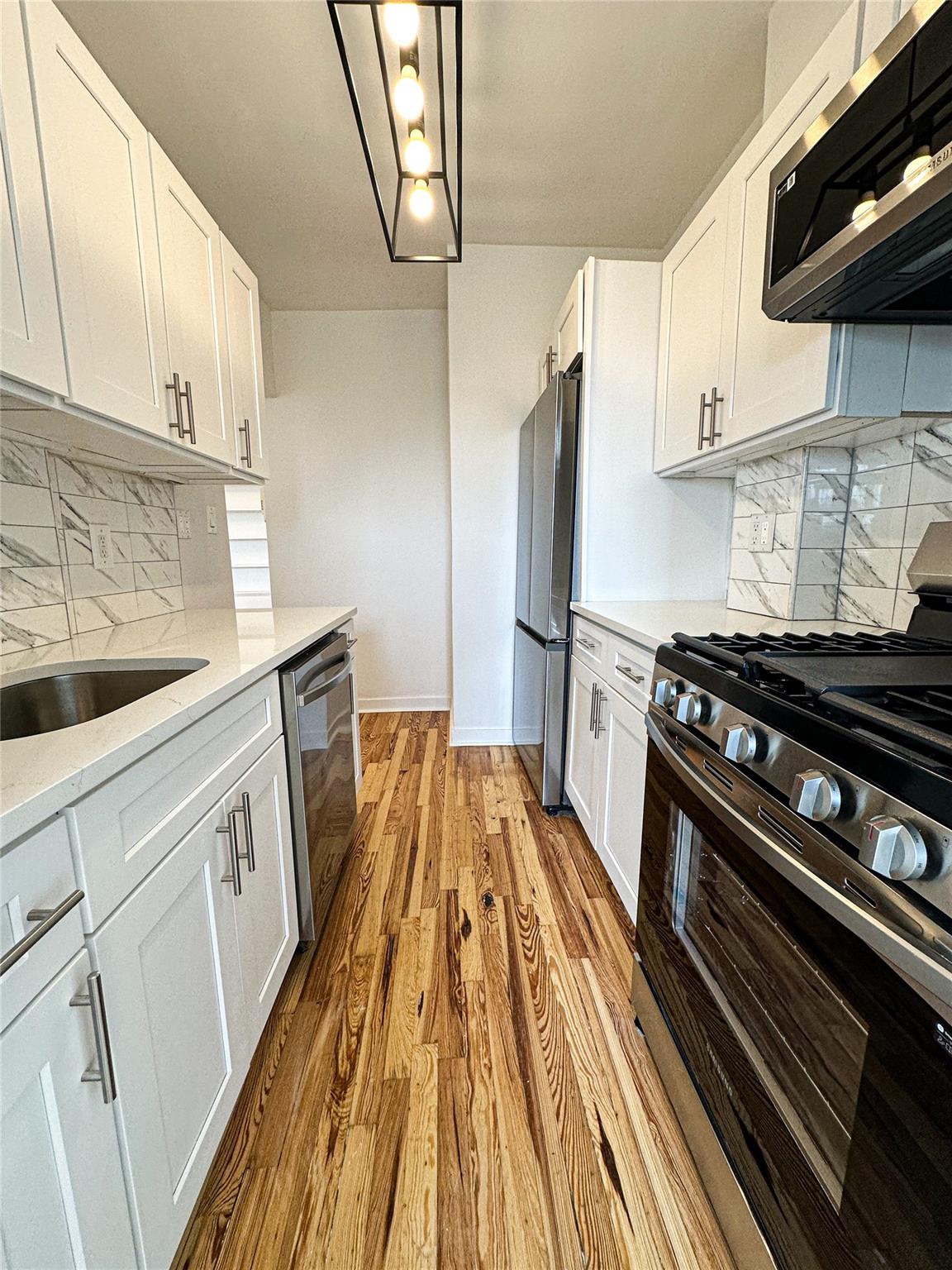 #1 photo, 35-24 78th Street, 皇后區 傑克遜高地 Jackson Heights , NY 11372