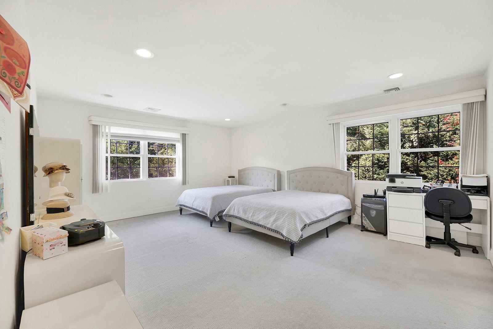 #11 photo, 97 Burnham Avenue, ナッソー郡 Roslyn Heights , NY 11577