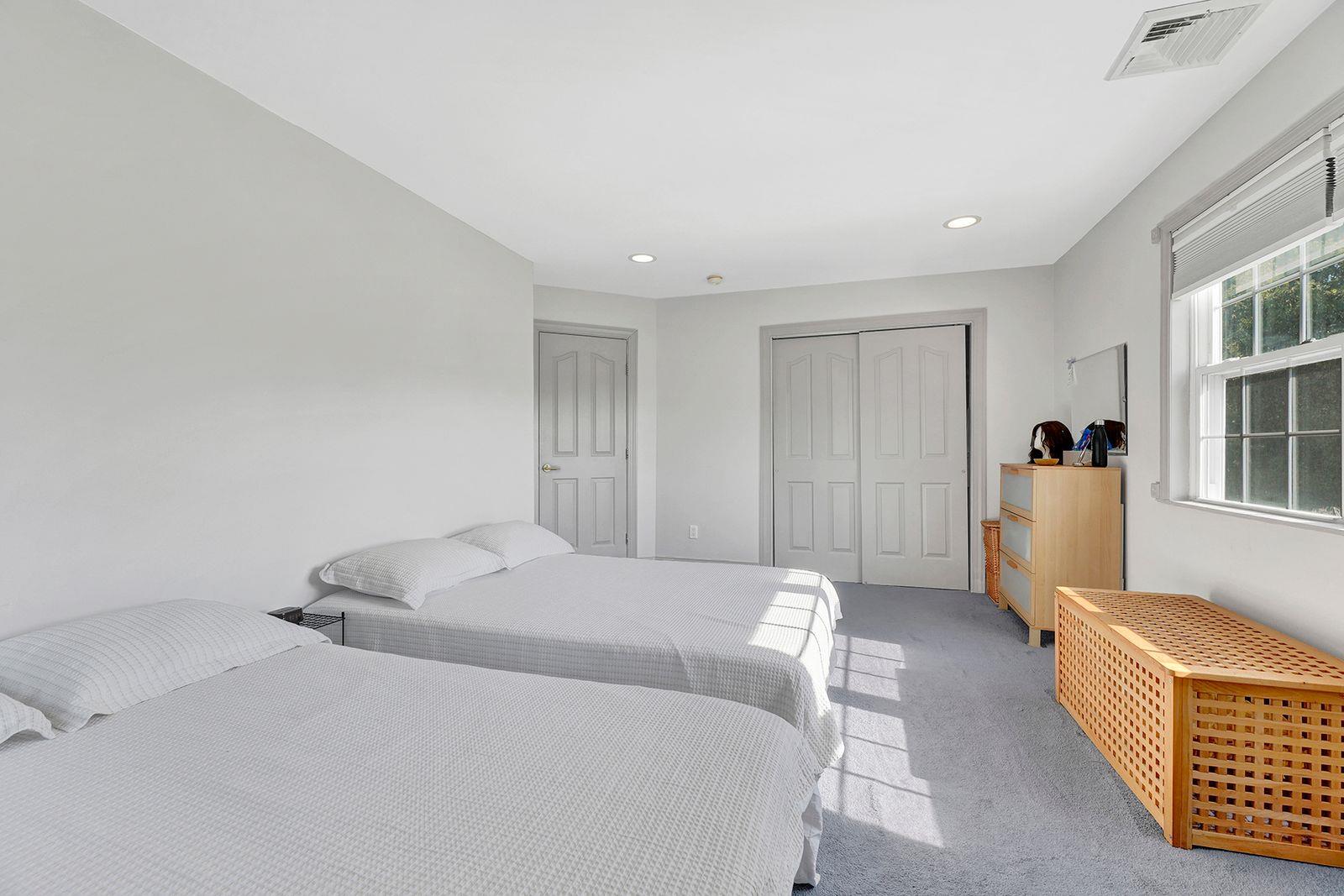 #12 photo, 97 Burnham Avenue, ナッソー郡 Roslyn Heights , NY 11577