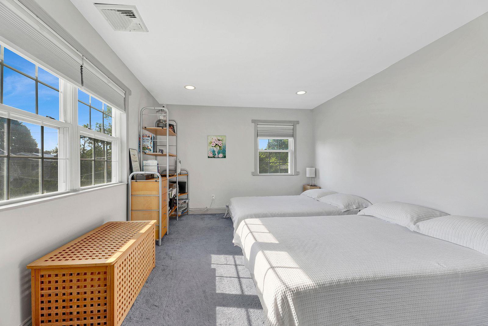 #13 photo, 97 Burnham Avenue, ナッソー郡 Roslyn Heights , NY 11577