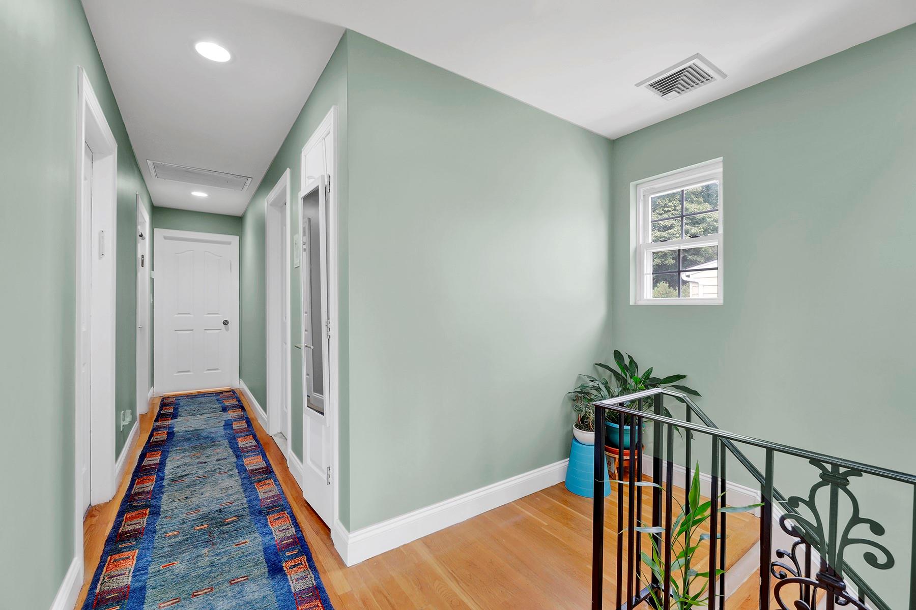 #15 photo, 97 Burnham Avenue, ナッソー郡 Roslyn Heights , NY 11577