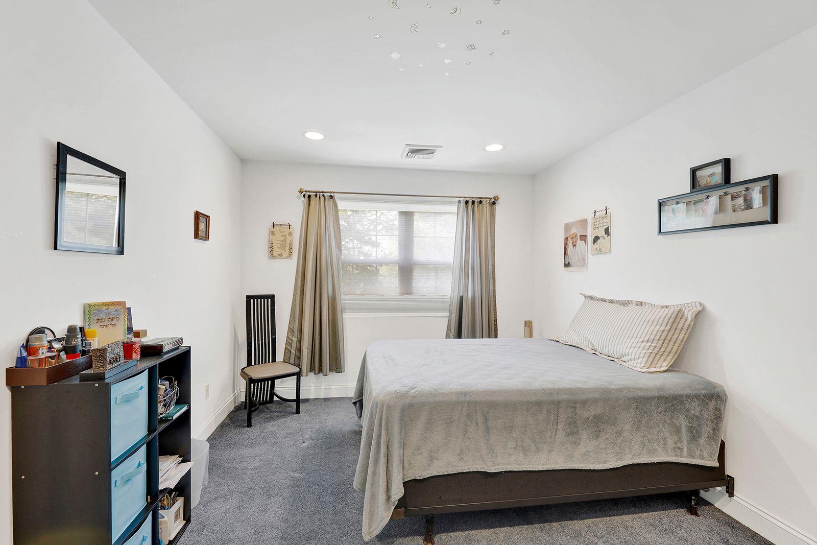 #17 photo, 97 Burnham Avenue, ナッソー郡 Roslyn Heights , NY 11577