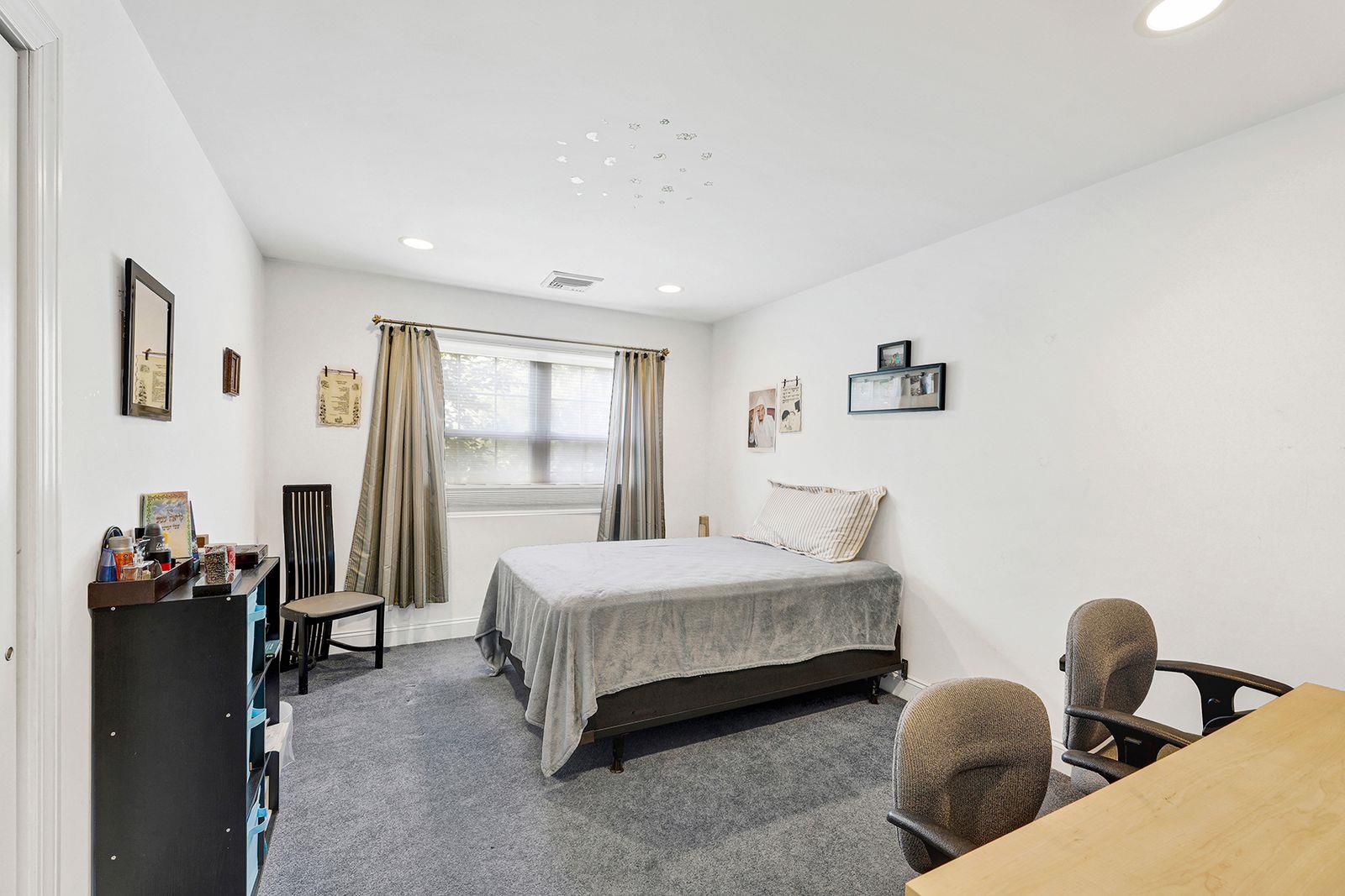 #18 photo, 97 Burnham Avenue, ナッソー郡 Roslyn Heights , NY 11577