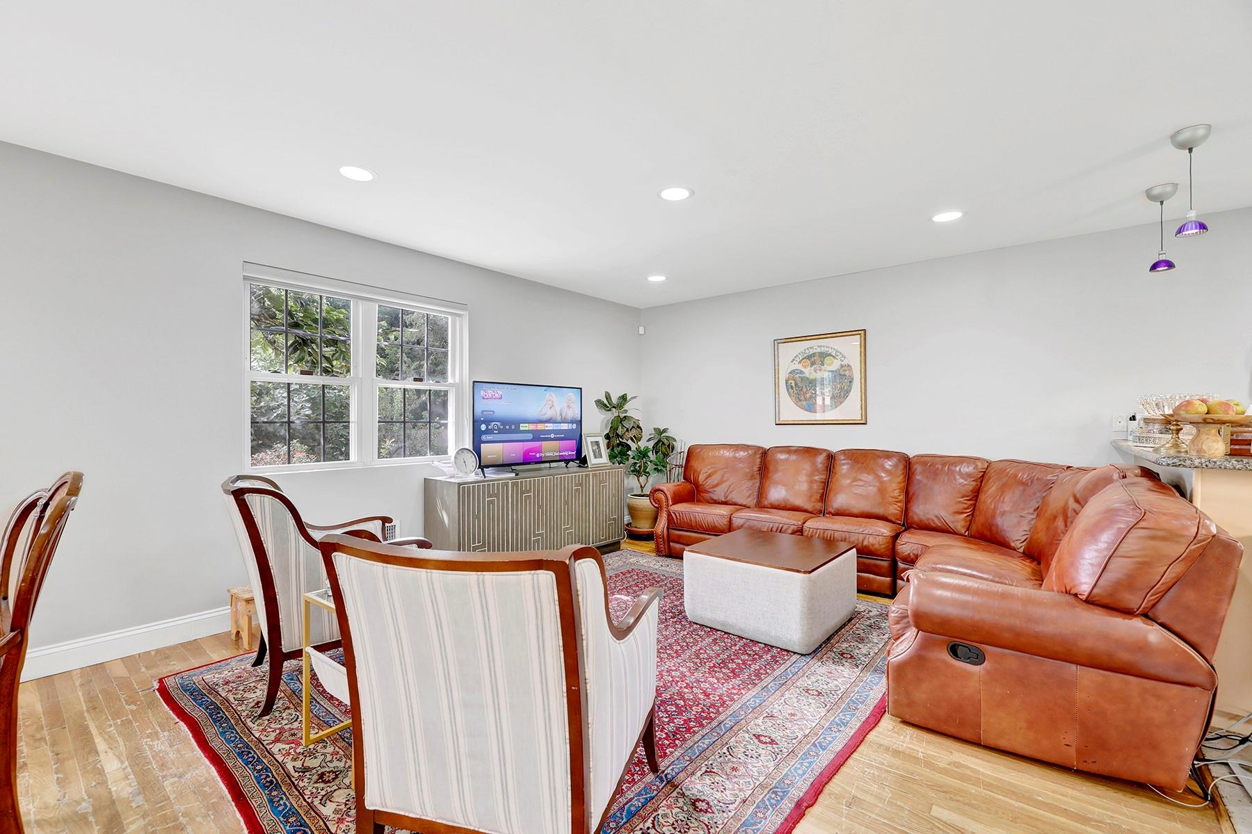 #4 photo, 97 Burnham Avenue, ナッソー郡 Roslyn Heights , NY 11577