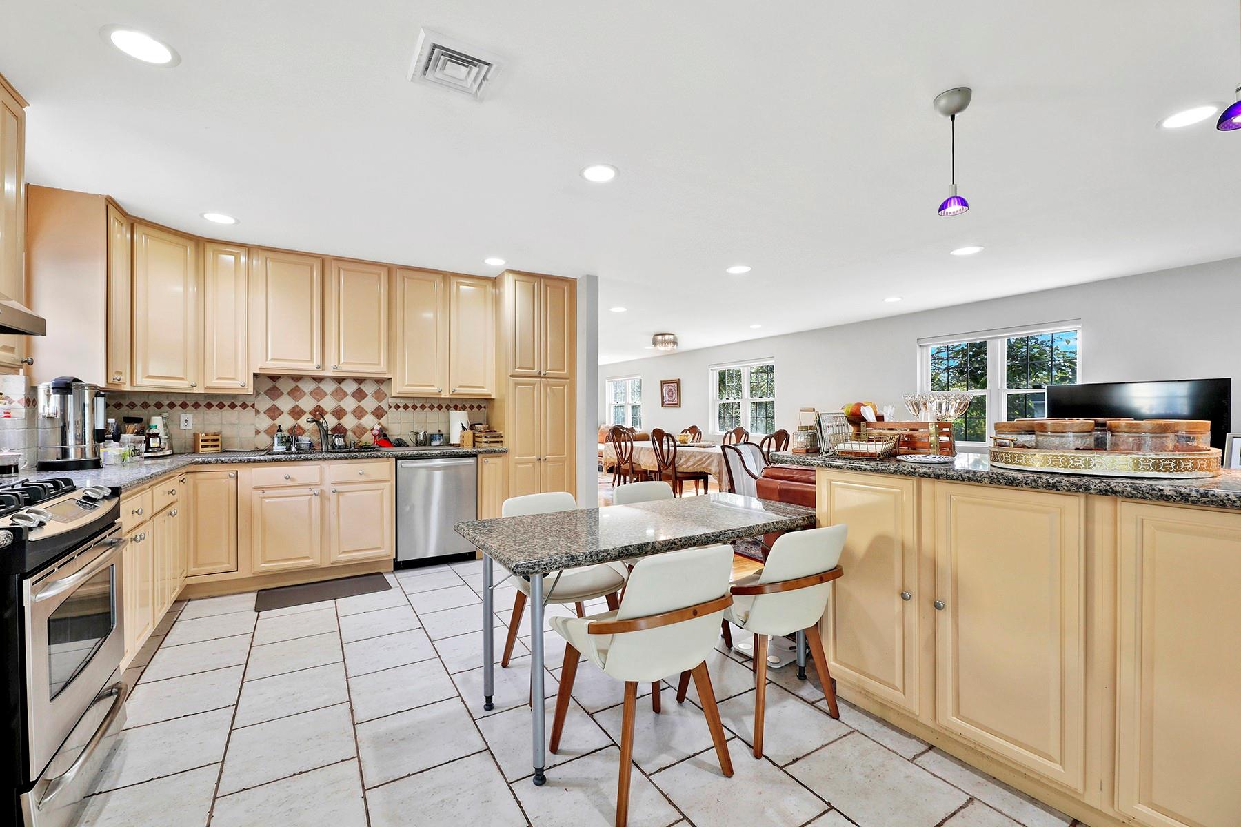 #7 photo, 97 Burnham Avenue, ナッソー郡 Roslyn Heights , NY 11577