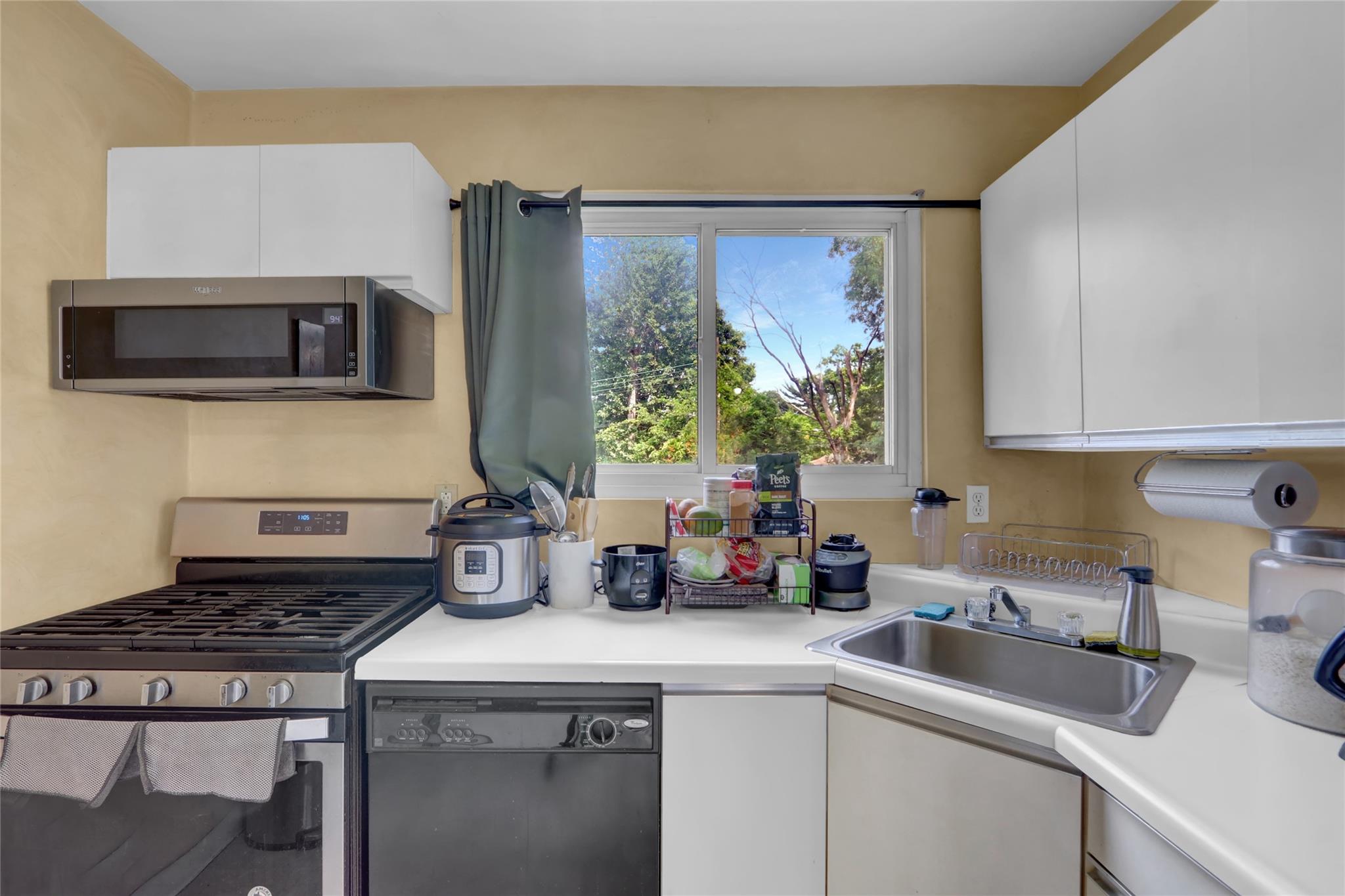 #4 photo, 1061 Fenwood Dr, Valley Stream , NY 11580