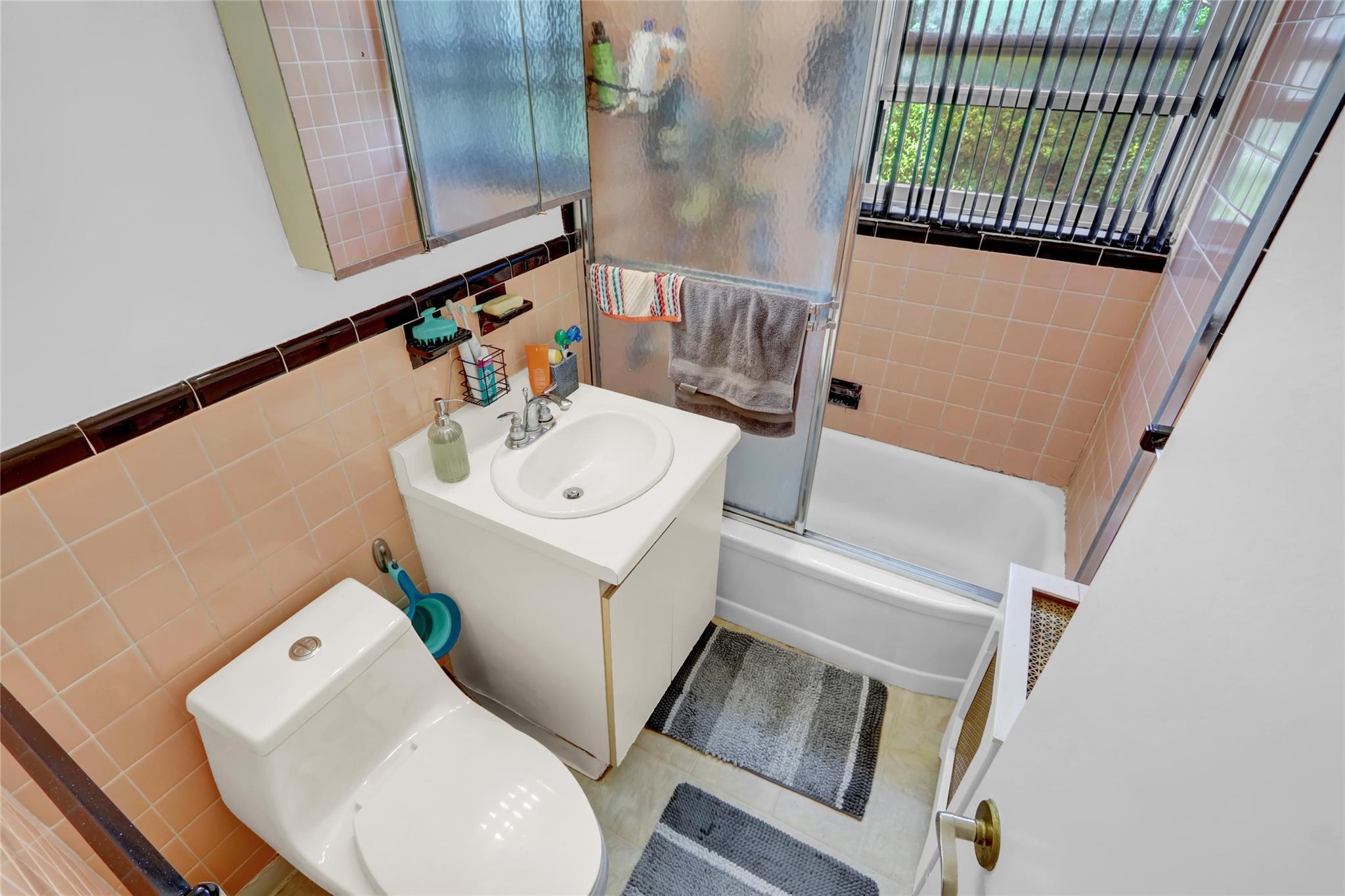 #7 photo, 1061 Fenwood Dr, Valley Stream , NY 11580