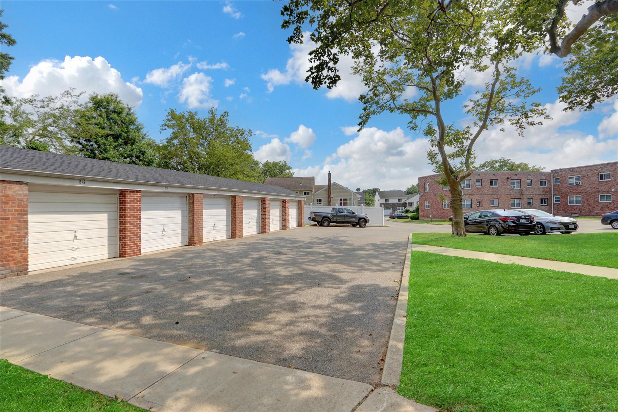 #9 photo, 1061 Fenwood Dr, Valley Stream , NY 11580