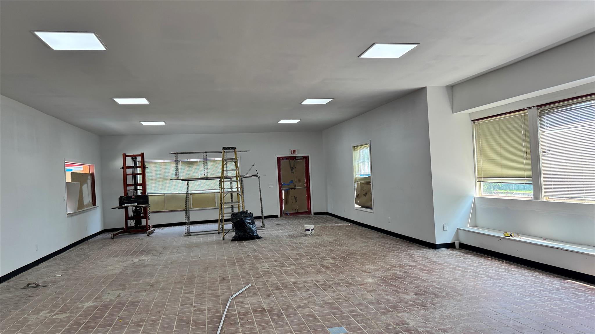 #5 photo, 292 Little East Neck Road, サフォーク郡 West Babylon , NY 11704