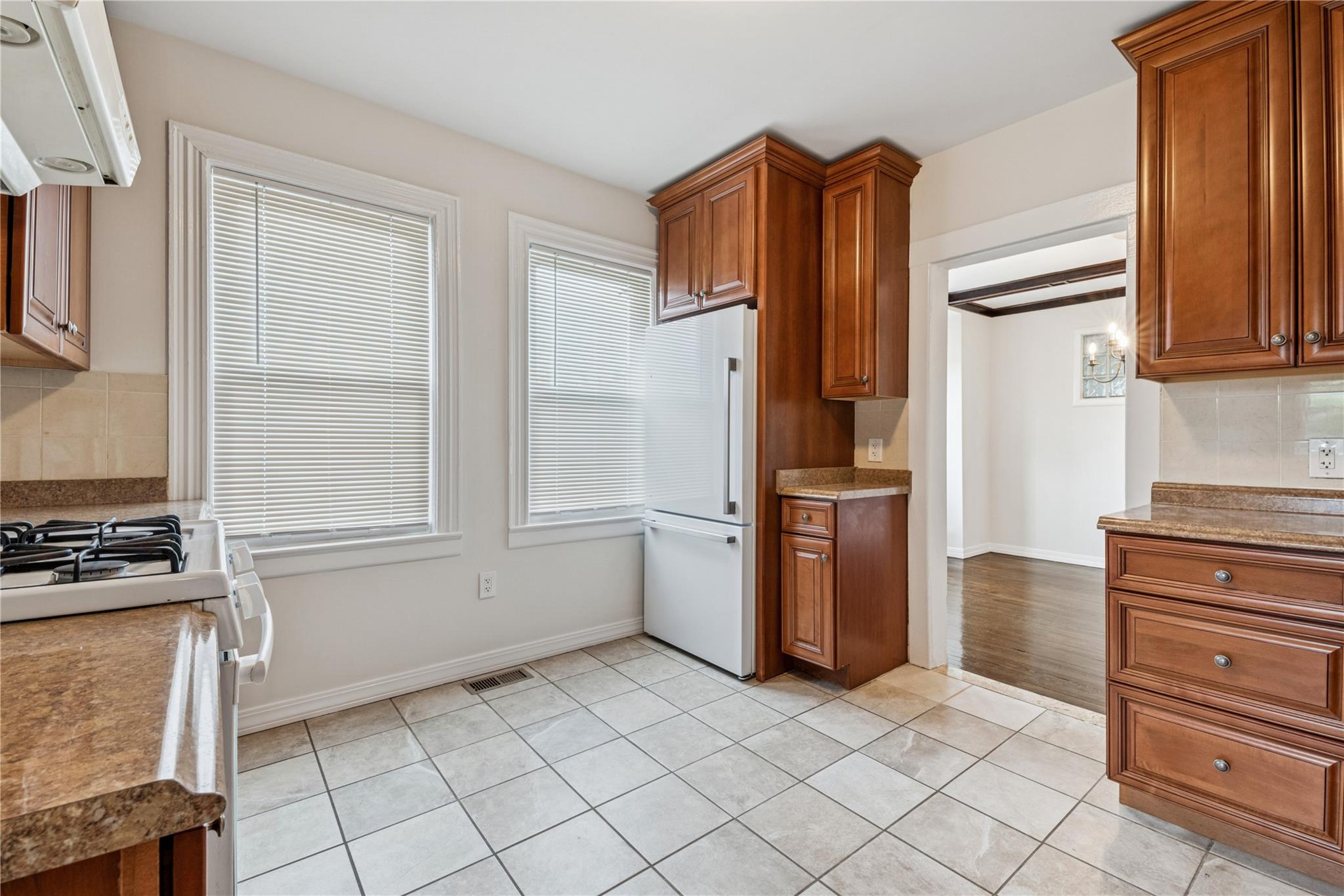 #12 photo, 401 Ocean Avenue, ナッソー郡 Malverne , NY 11565