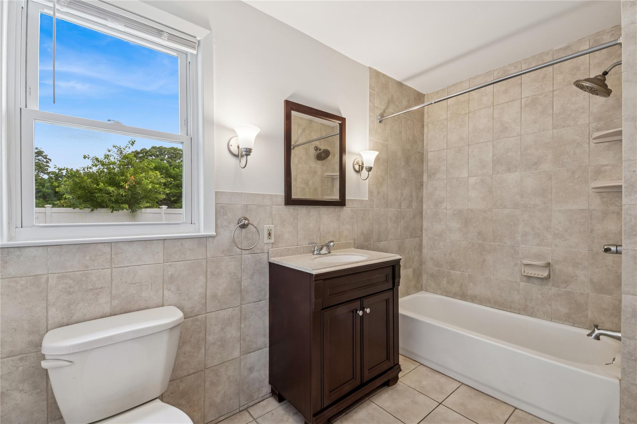 #15 photo, 401 Ocean Avenue, ナッソー郡 Malverne , NY 11565