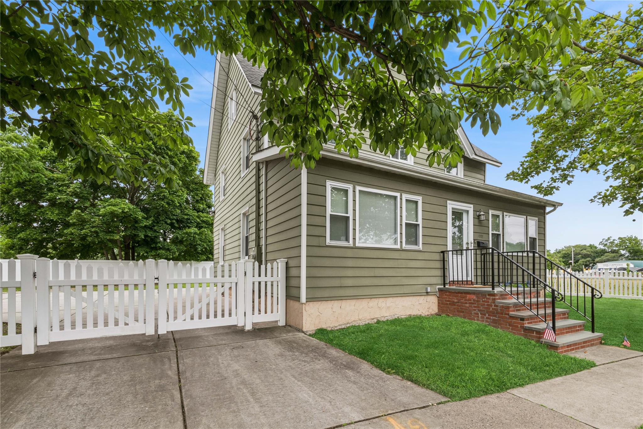 #2 photo, 401 Ocean Avenue, ナッソー郡 Malverne , NY 11565