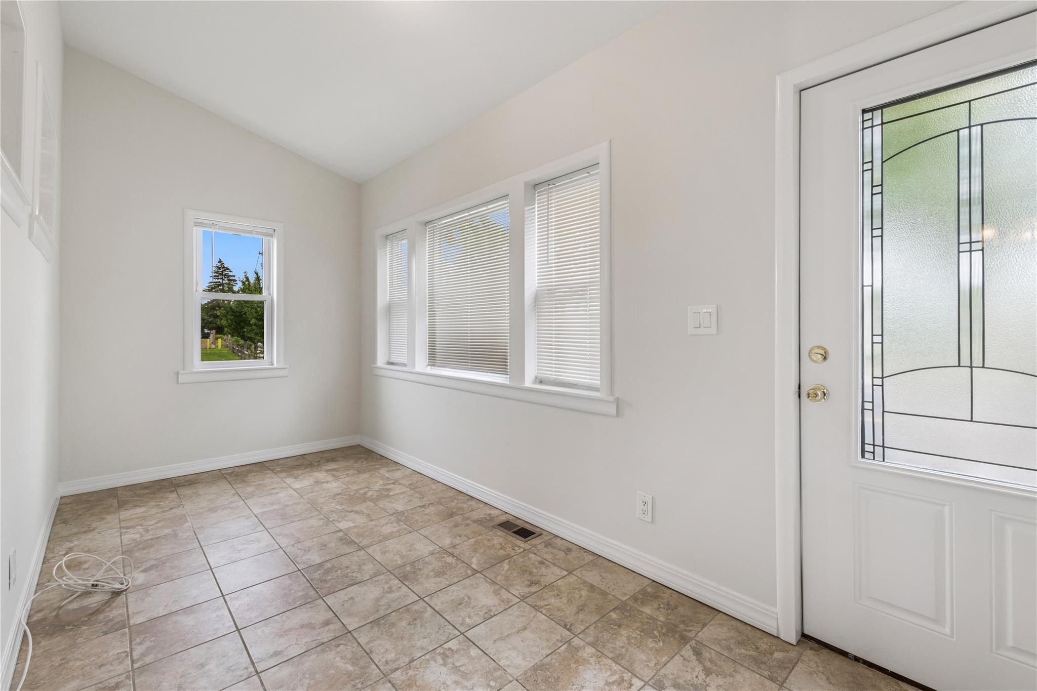 #3 photo, 401 Ocean Avenue, ナッソー郡 Malverne , NY 11565