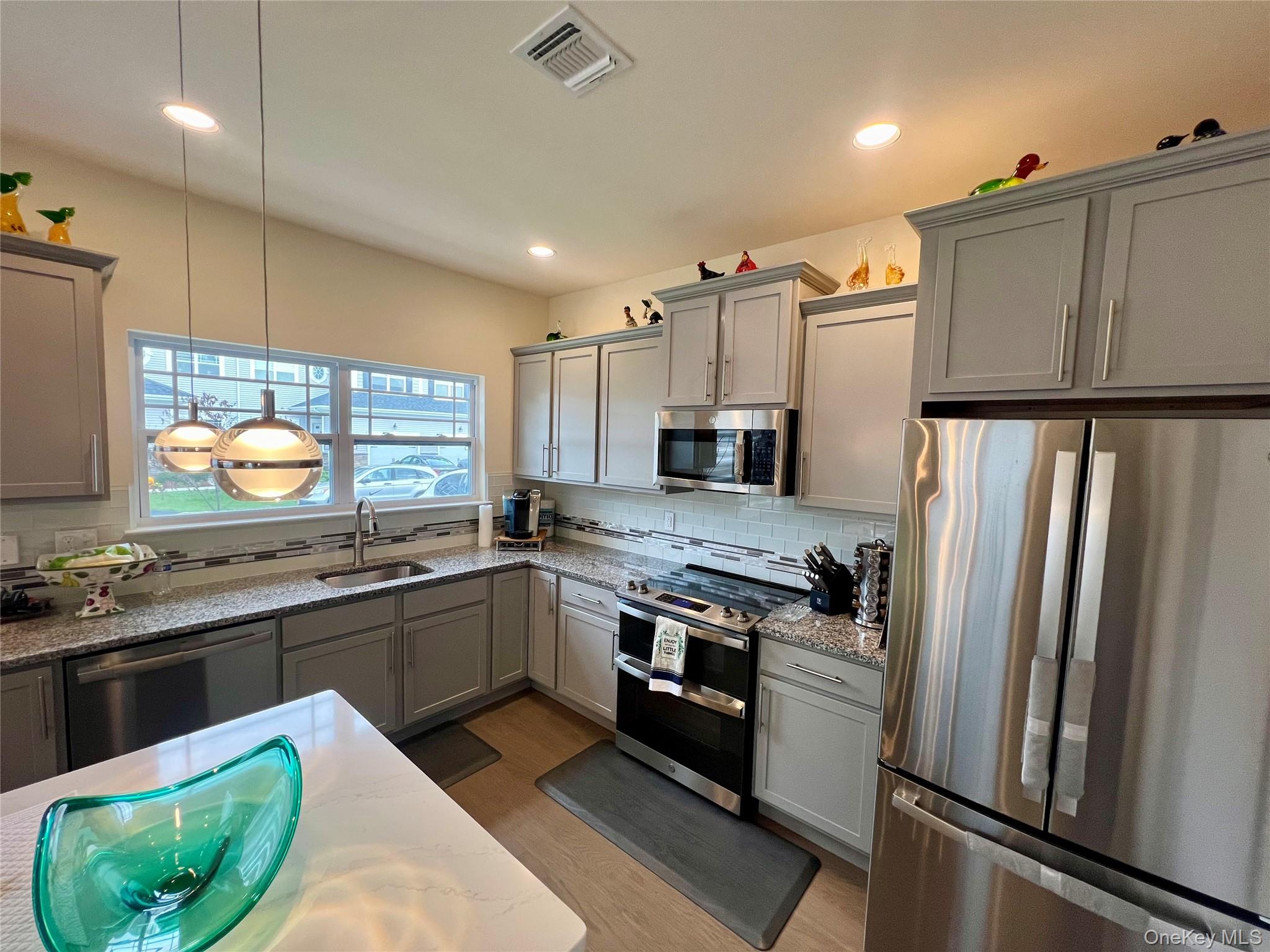 #13 photo, 37 Willow Circle, サフォーク郡 Coram , NY 11727