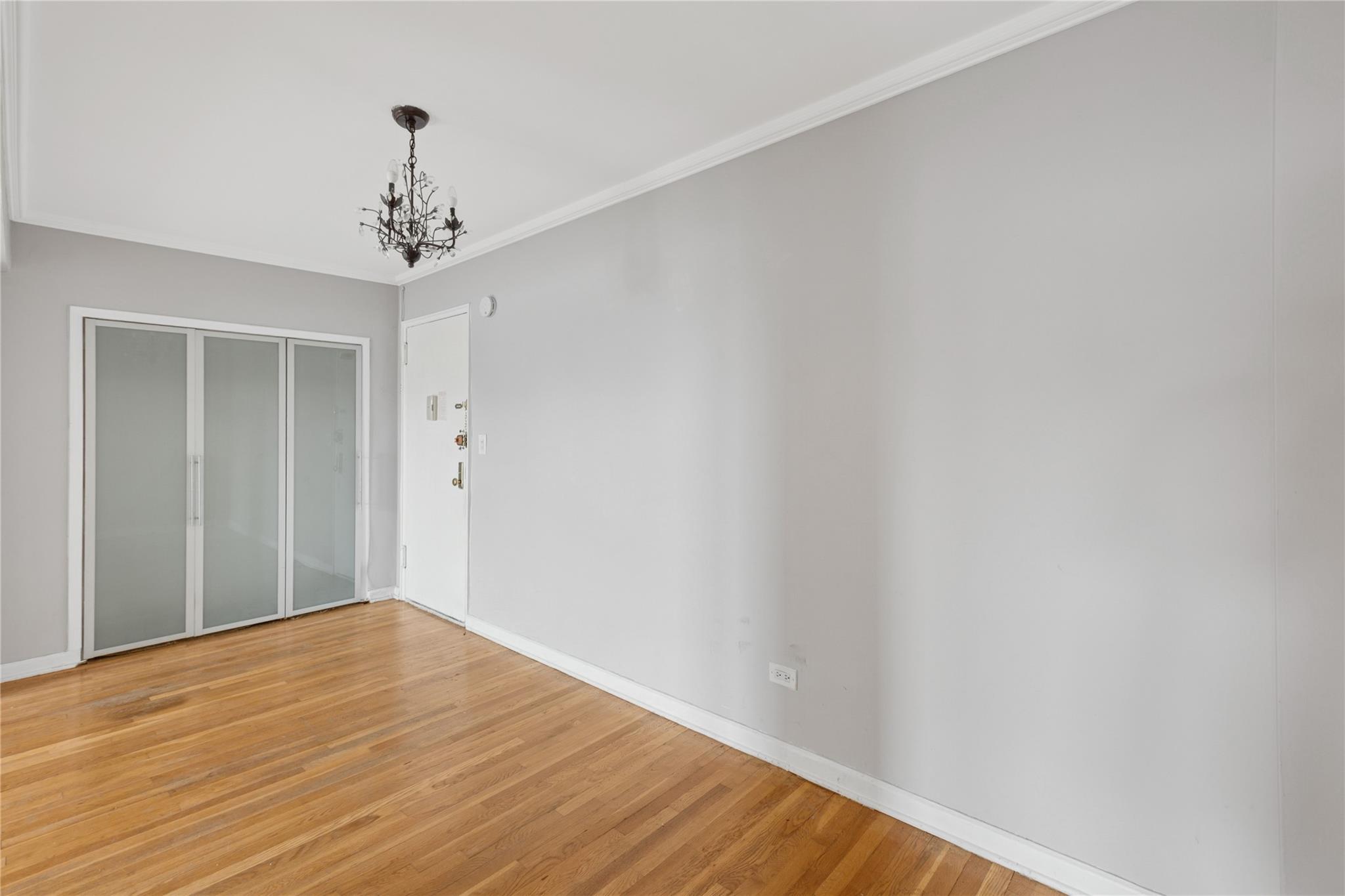 #3 photo, 33-25 90 Street, 皇后區 傑克遜高地 Jackson Heights , NY 11372