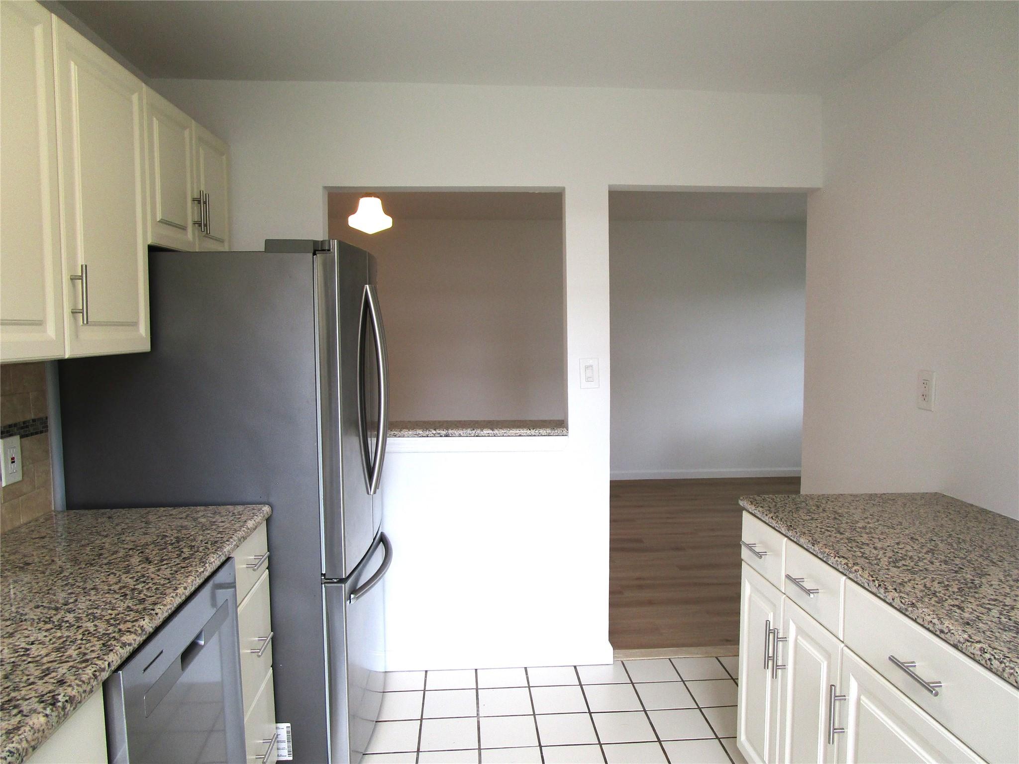 #11 photo, 324 Post Avenue, ナッソー郡 Westbury , NY 11590