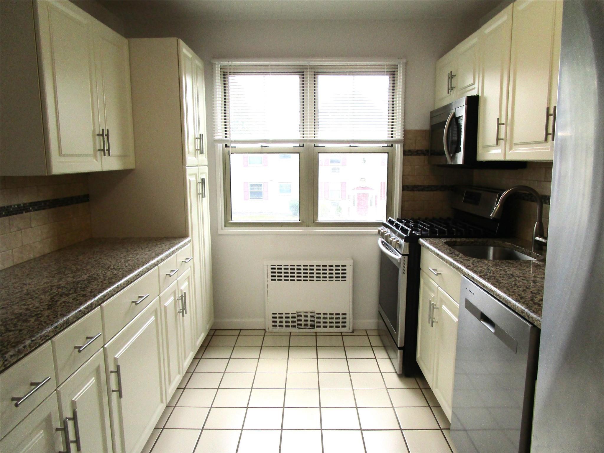 #8 photo, 324 Post Avenue, ナッソー郡 Westbury , NY 11590