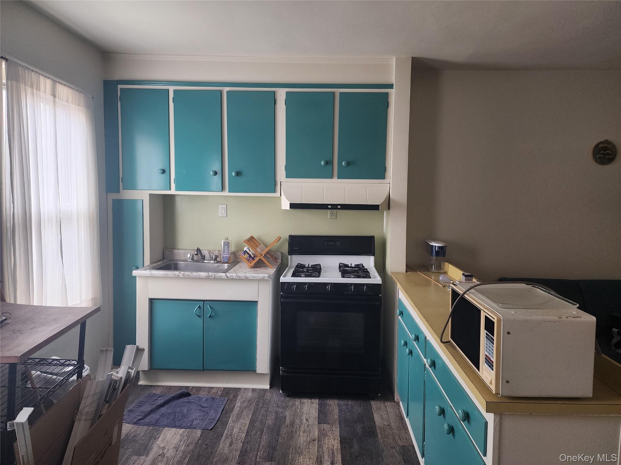 #3 photo, 40 Powers Street, Brooklyn , NY 11211