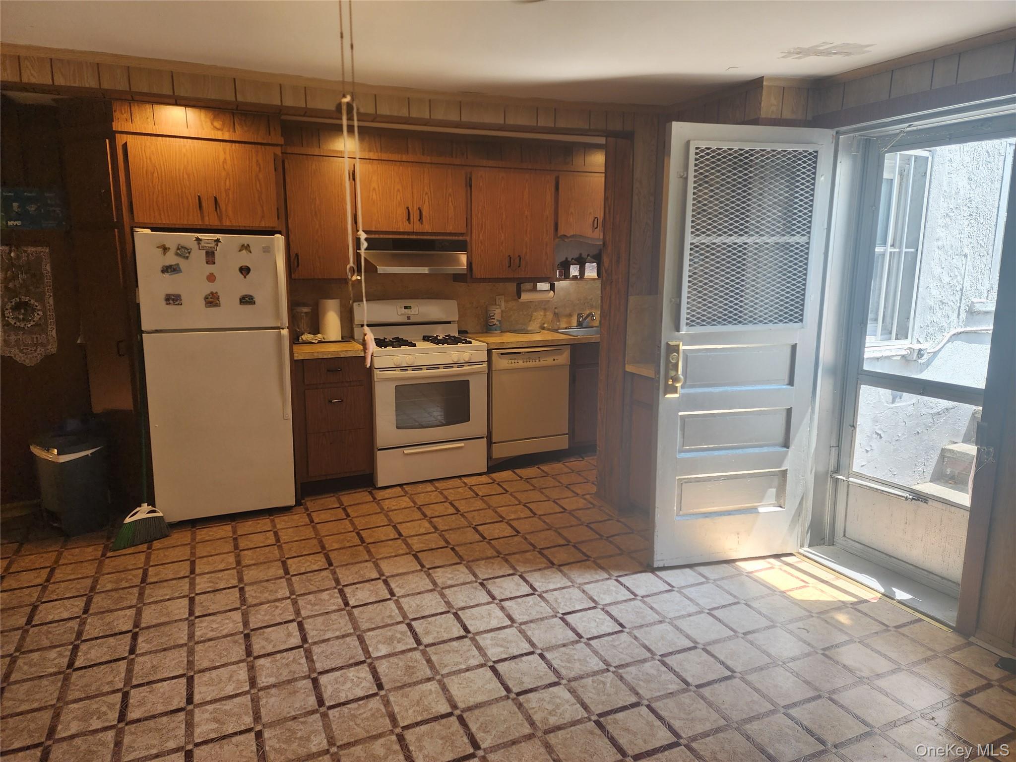 #9 photo, 40 Powers Street, Brooklyn , NY 11211