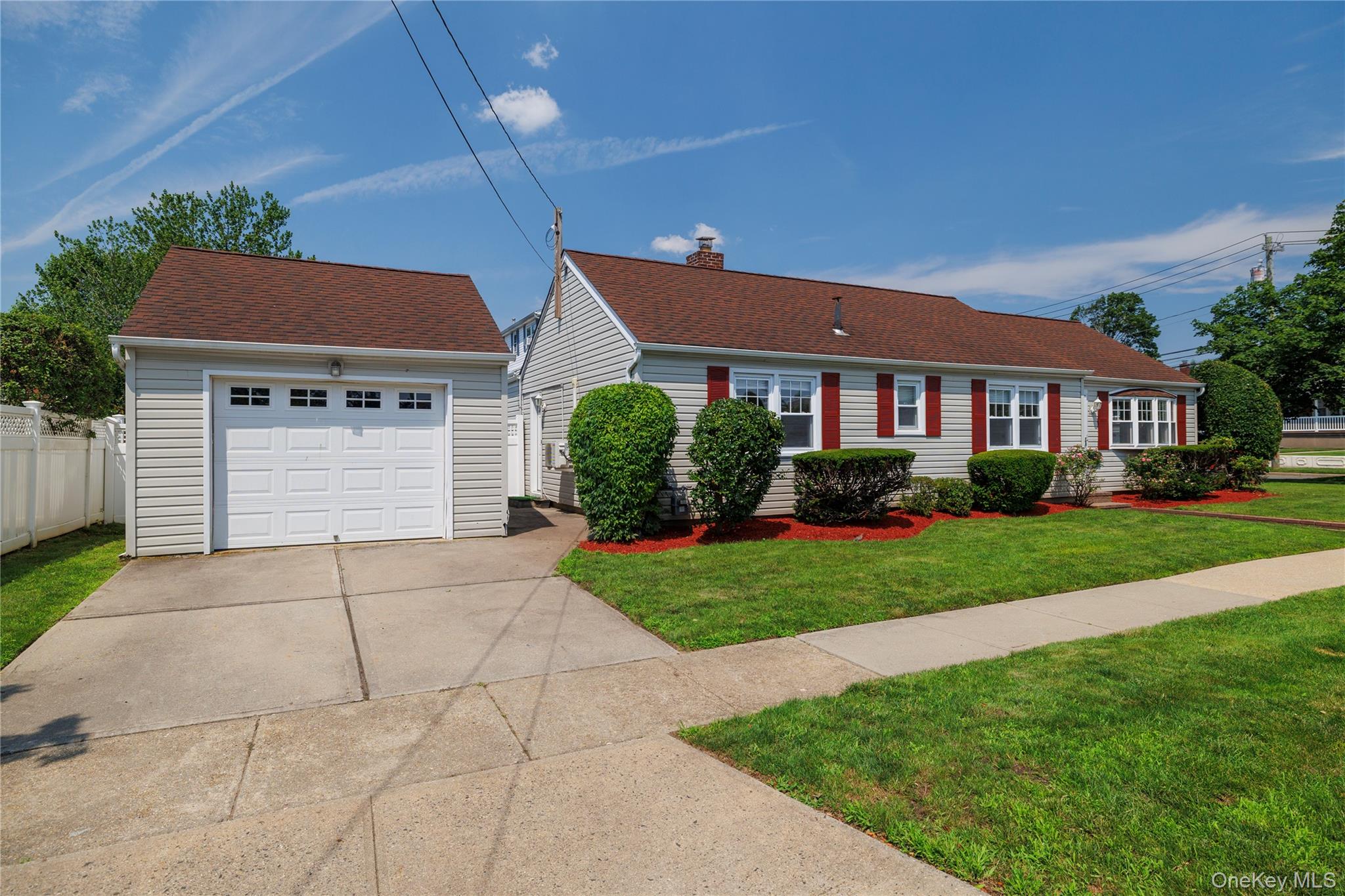 #1 photo, 3106 Messick Avenue, 長島 Oceanside , NY 11572