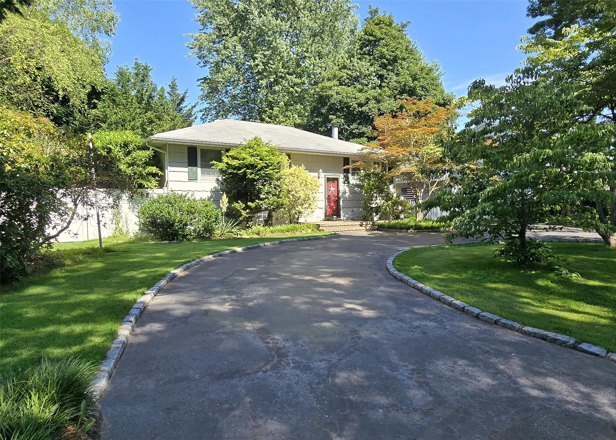 #1 photo, 103 Arlington Road, サフォーク郡 Lake Ronkonkoma , NY 11779