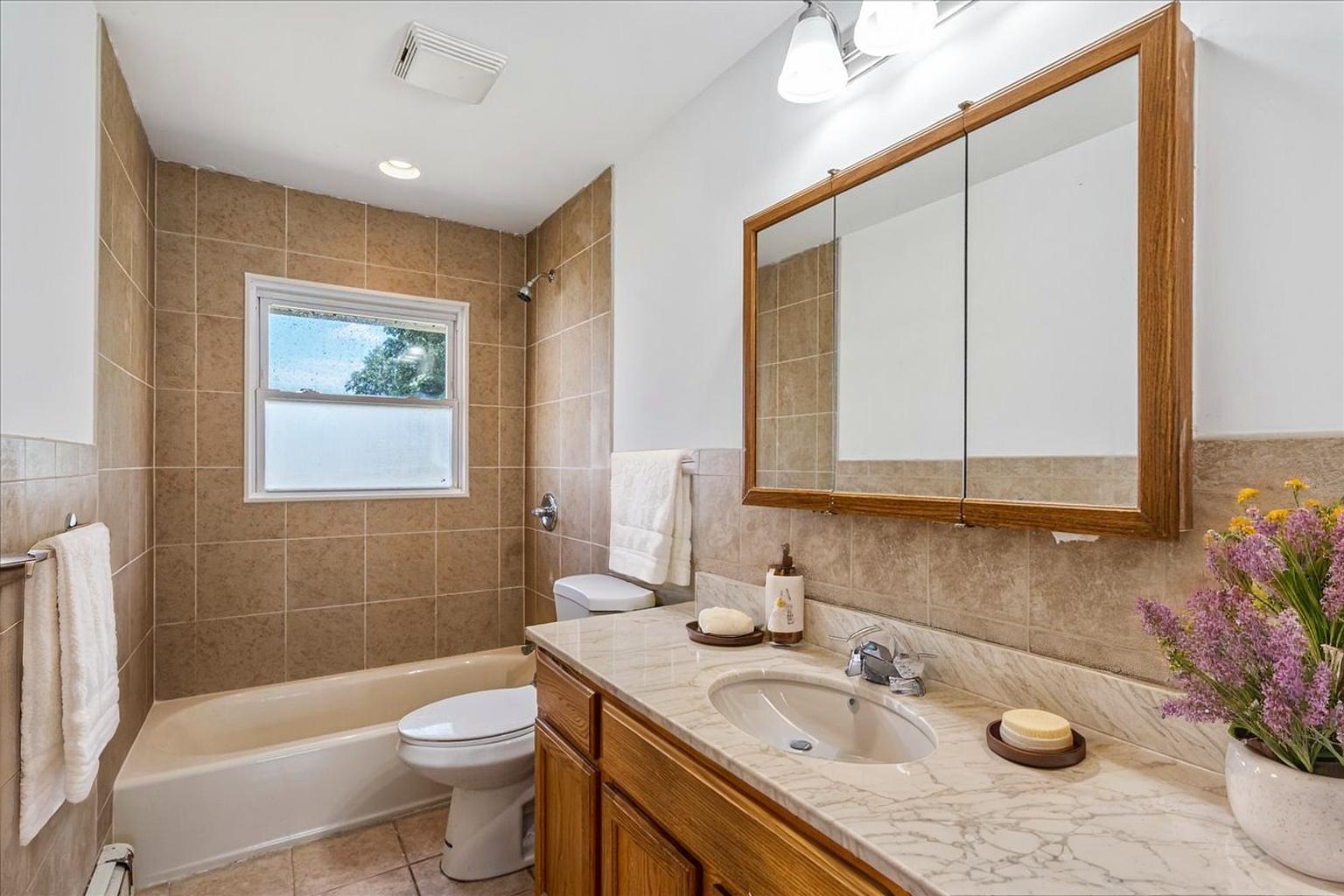 #19 photo, 19 Dakota Street, Hicksville , NY 11801