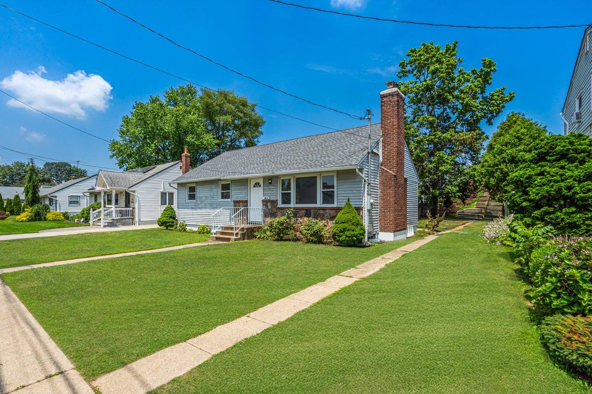 #2 photo, 19 Dakota Street, Hicksville , NY 11801