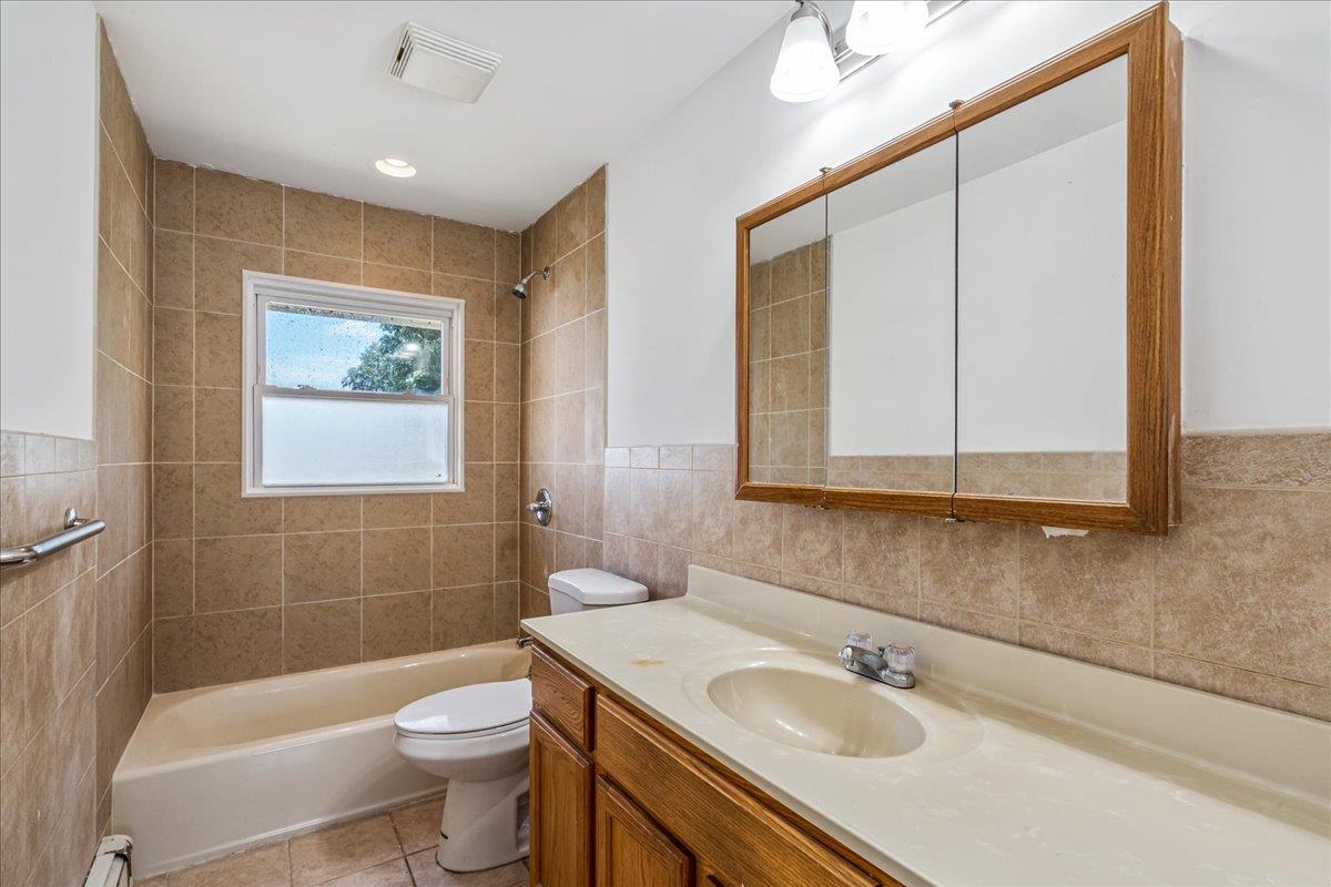 #20 photo, 19 Dakota Street, Hicksville , NY 11801