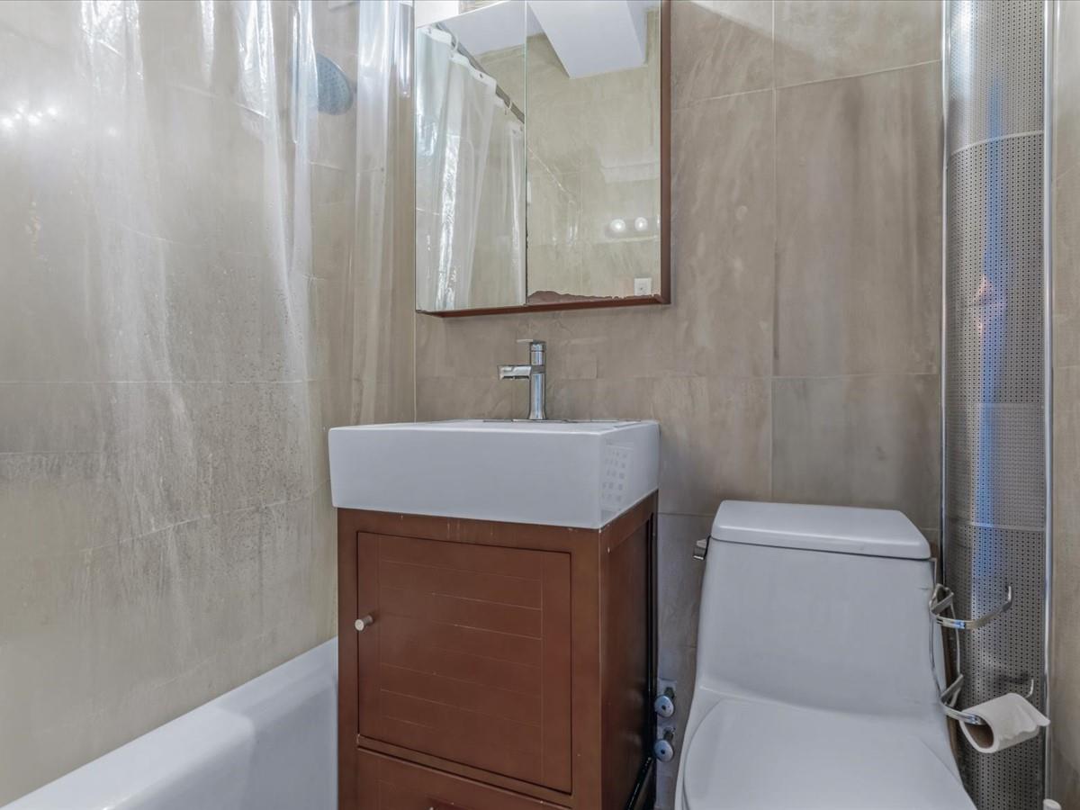 #10 photo, 99-05 63rd Drive, クイーンズ区 Rego Park , NY 11374