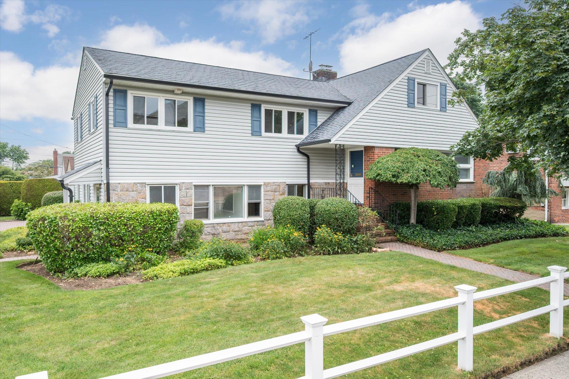 #1 photo, 1901 New Hyde Park Road, ナッソー郡 New Hyde Park , NY 11040