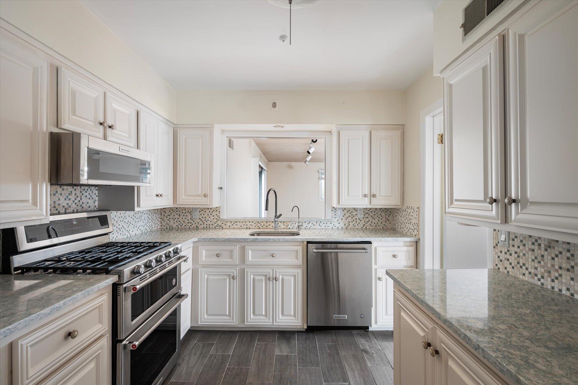 #18 photo, 1901 New Hyde Park Road, ナッソー郡 New Hyde Park , NY 11040