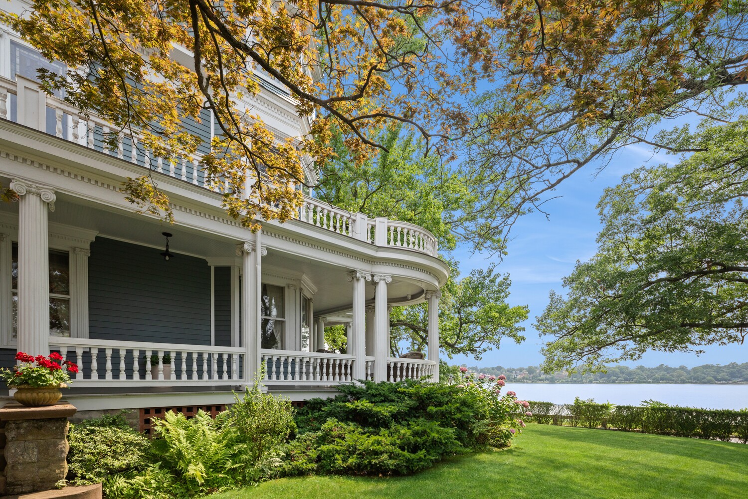 #3 photo, 28 SHORE Road, クイーンズ区 Douglaston , NY 11363