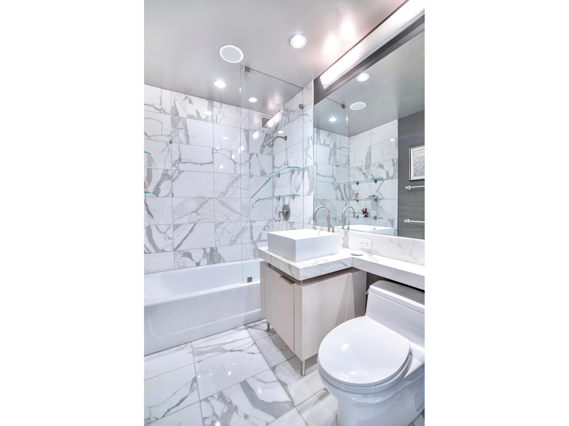 #14 photo, 250 E 53RD Street, マンハッタン Turtle Bay , NY 10022