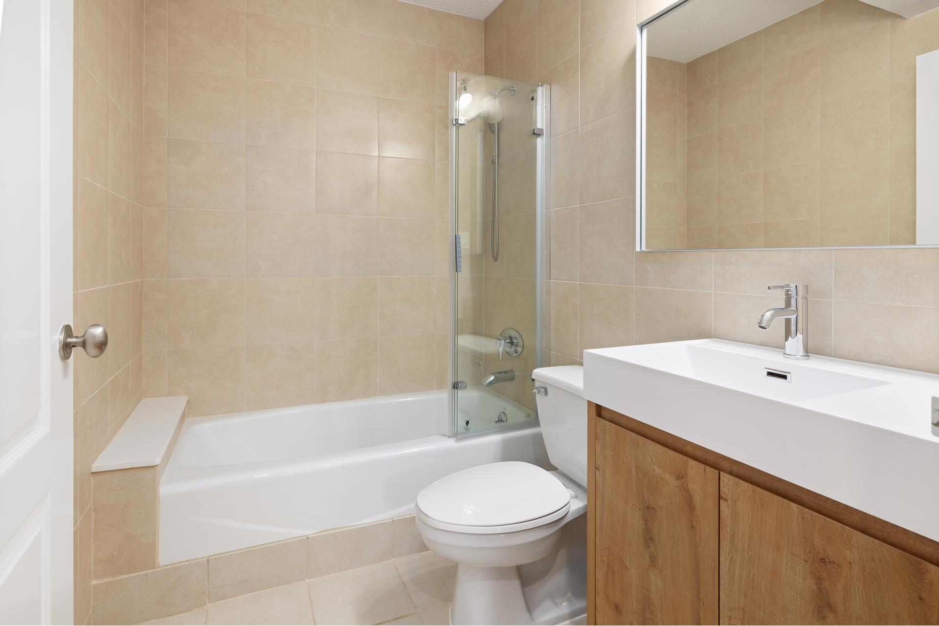 #10 photo, 24 E 7TH Street, マンハッタン East Village , NY 10003