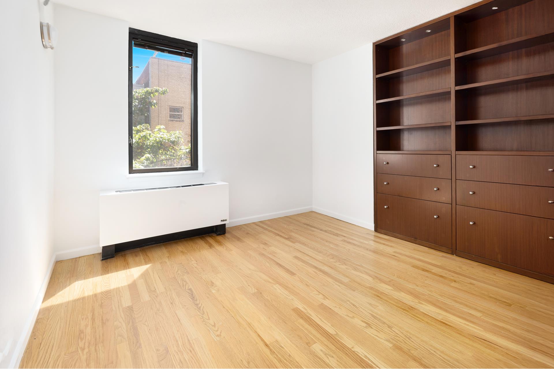 #19 photo, 24 E 7TH Street, マンハッタン East Village , NY 10003