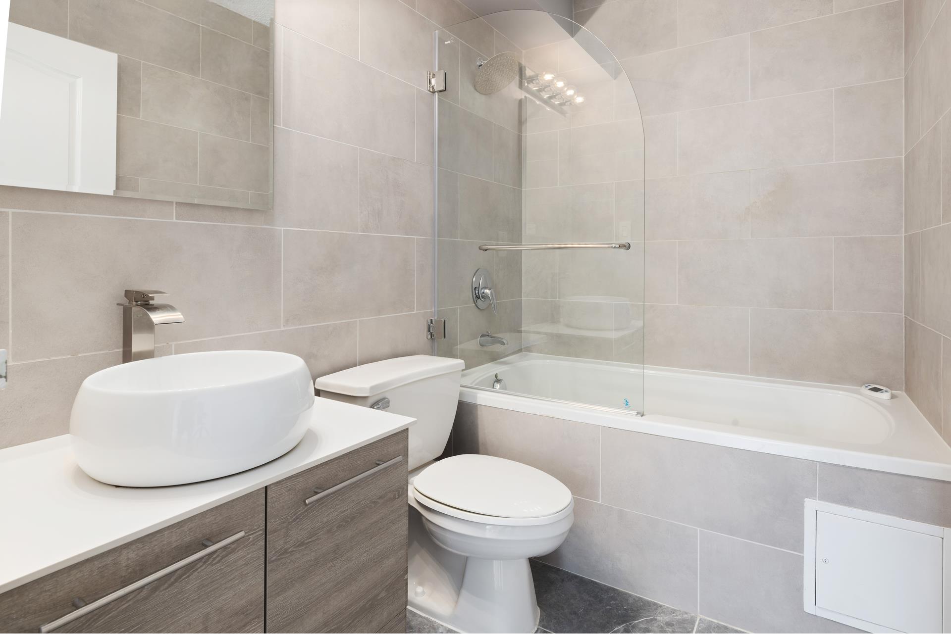 #8 photo, 24 E 7TH Street, マンハッタン East Village , NY 10003