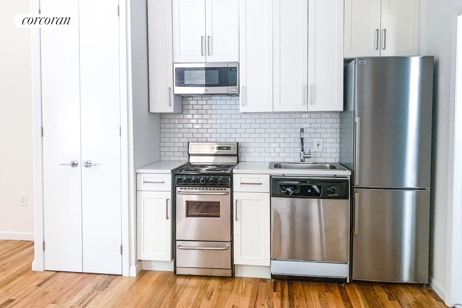 #1 photo, 128 W 13TH Street, Greenwich Village , NY 10011