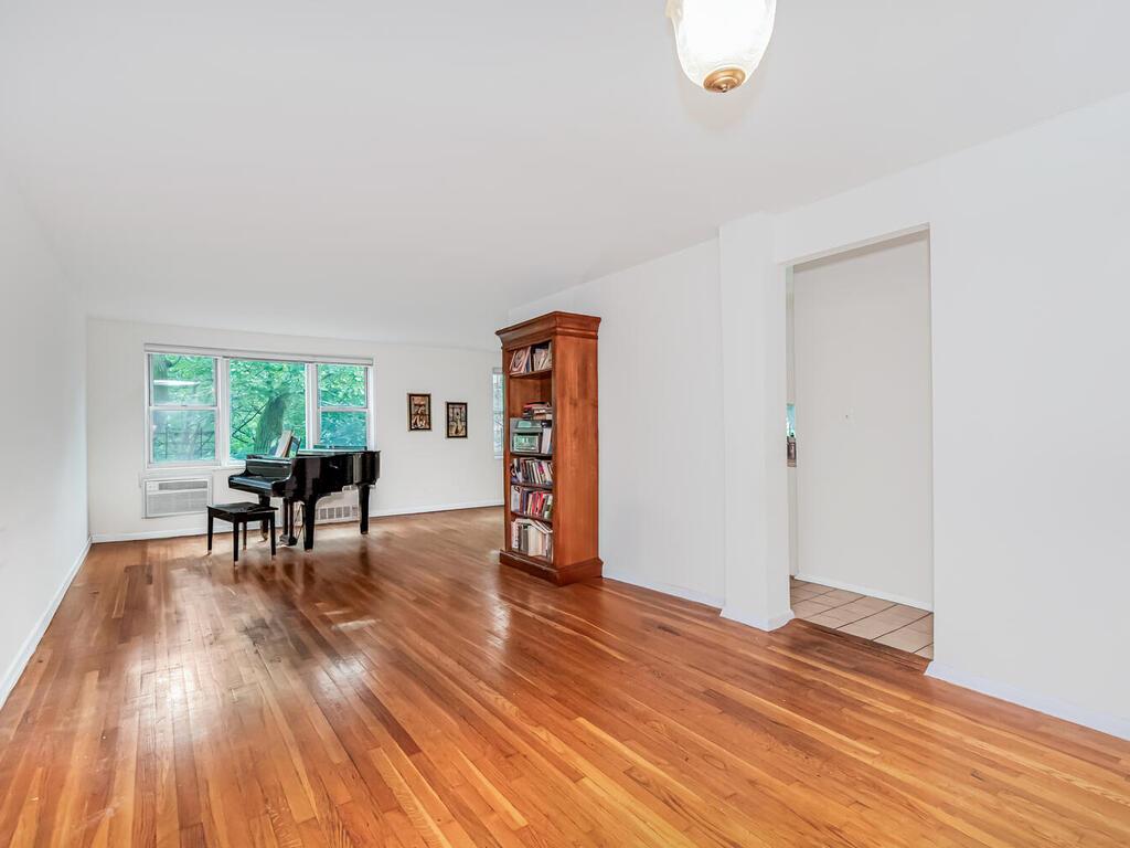 #1 photo, 679 W 239TH Street, 布朗士 Central Riverdale , NY 10463